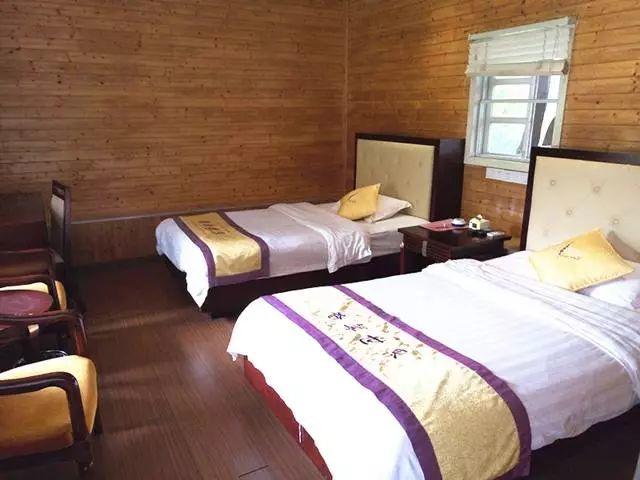 【廣東花都】188元/間=2大1小住花都香草世界木屋別墅+雙人自助早餐，打開門就是花海，仿佛進入童話世界！還有機動游戲玩喔~