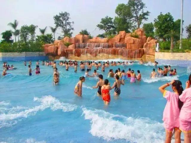 【清遠(yuǎn)聚龍灣溫泉】￥638起=雙人住宿+自助早、晚餐+泡稀有氡泉！