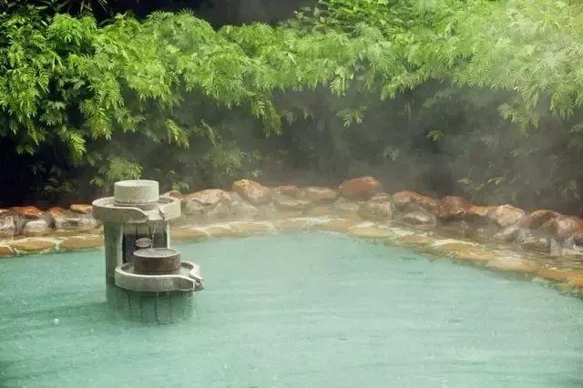 【清遠(yuǎn)聚龍灣溫泉】￥638起=雙人住宿+自助早、晚餐+泡稀有氡泉！