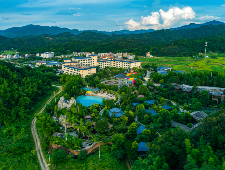 客家氧吧小眾度假，夏日清涼值拉滿！￥499起搶住河源葉園溫泉酒店-豪華房，含2大1小無限次公共溫泉+恒溫泳池+水上樂園+自助早餐，贈送免費兒童城堡玩具樂園，打卡網紅吶喊噴泉