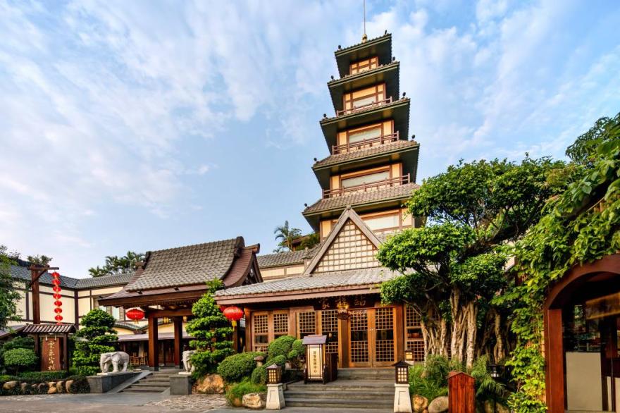 【珠海御溫泉】走進(jìn)千與千尋世界！￥1218搶購(gòu)云來(lái)客棧！尊享自助早餐+露天溫泉全天任泡！贈(zèng)送單車券、煙花棒、游戲券等