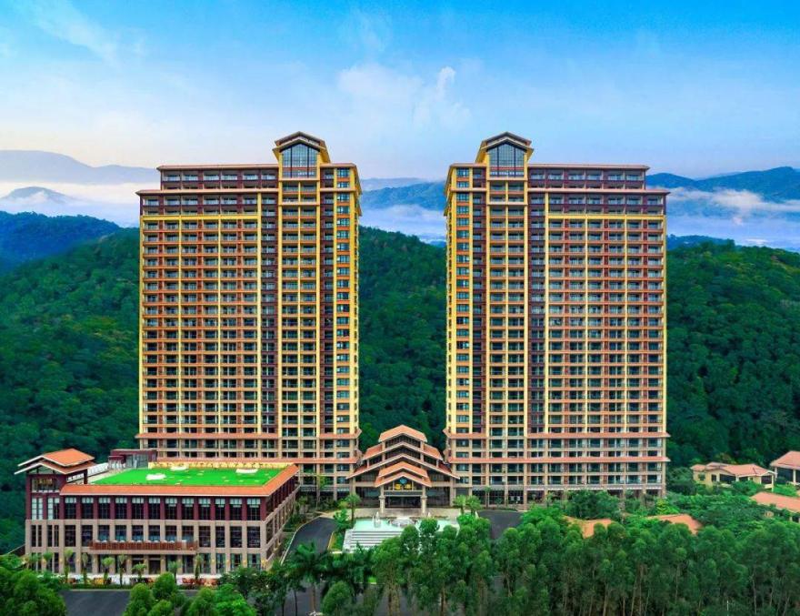 【冬日特惠】家庭云頂秘境之旅！￥1460搶住云頂溫泉2期威士忌酒店-觀景兩房一廳，暢泡陽(yáng)臺(tái)私湯，含4大2小自助早餐+無限次溫泉+瑪雅水寨，獨(dú)家贈(zèng)送云頂&維姿泉聯(lián)名溫泉水伴手禮一份！